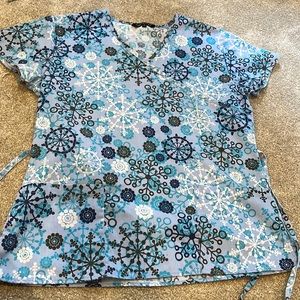Snowflake scrub top